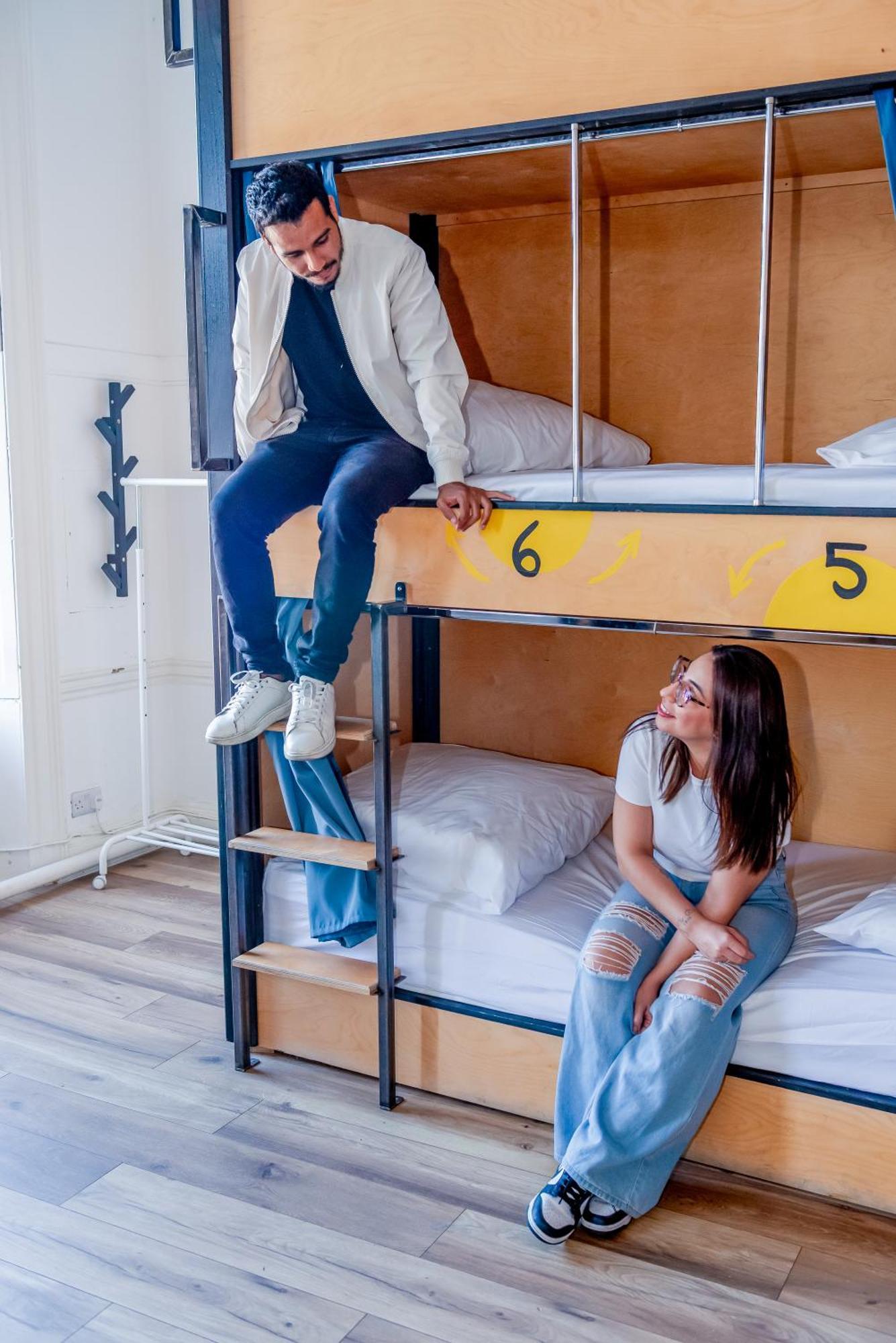 Leevin Hostel George Дъблин Екстериор снимка