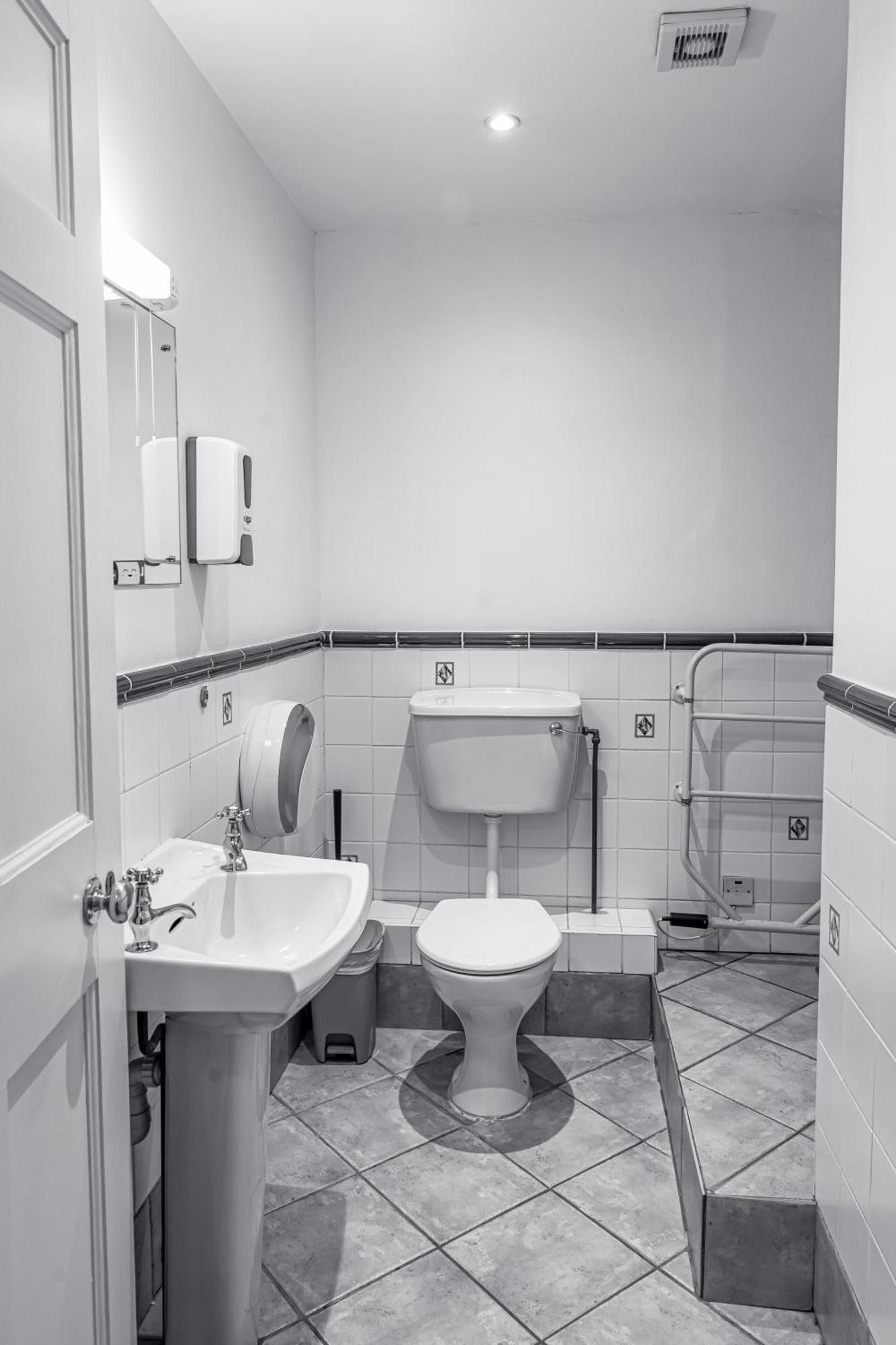 Leevin Hostel George Дъблин Екстериор снимка
