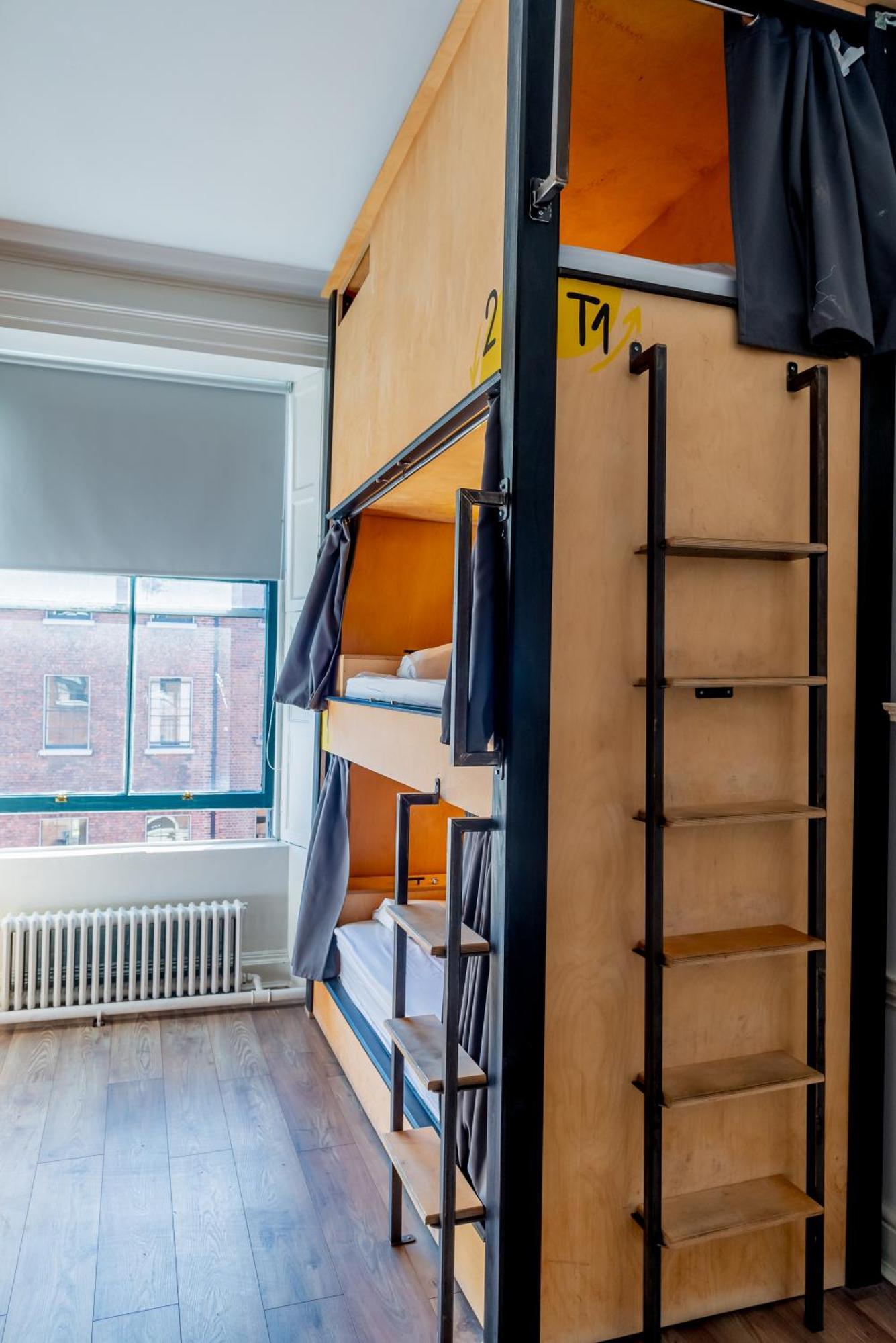 Leevin Hostel George Дъблин Екстериор снимка