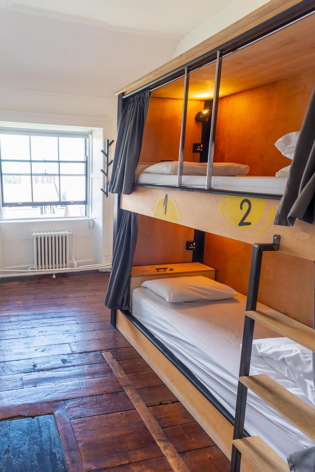 Leevin Hostel George Дъблин Екстериор снимка