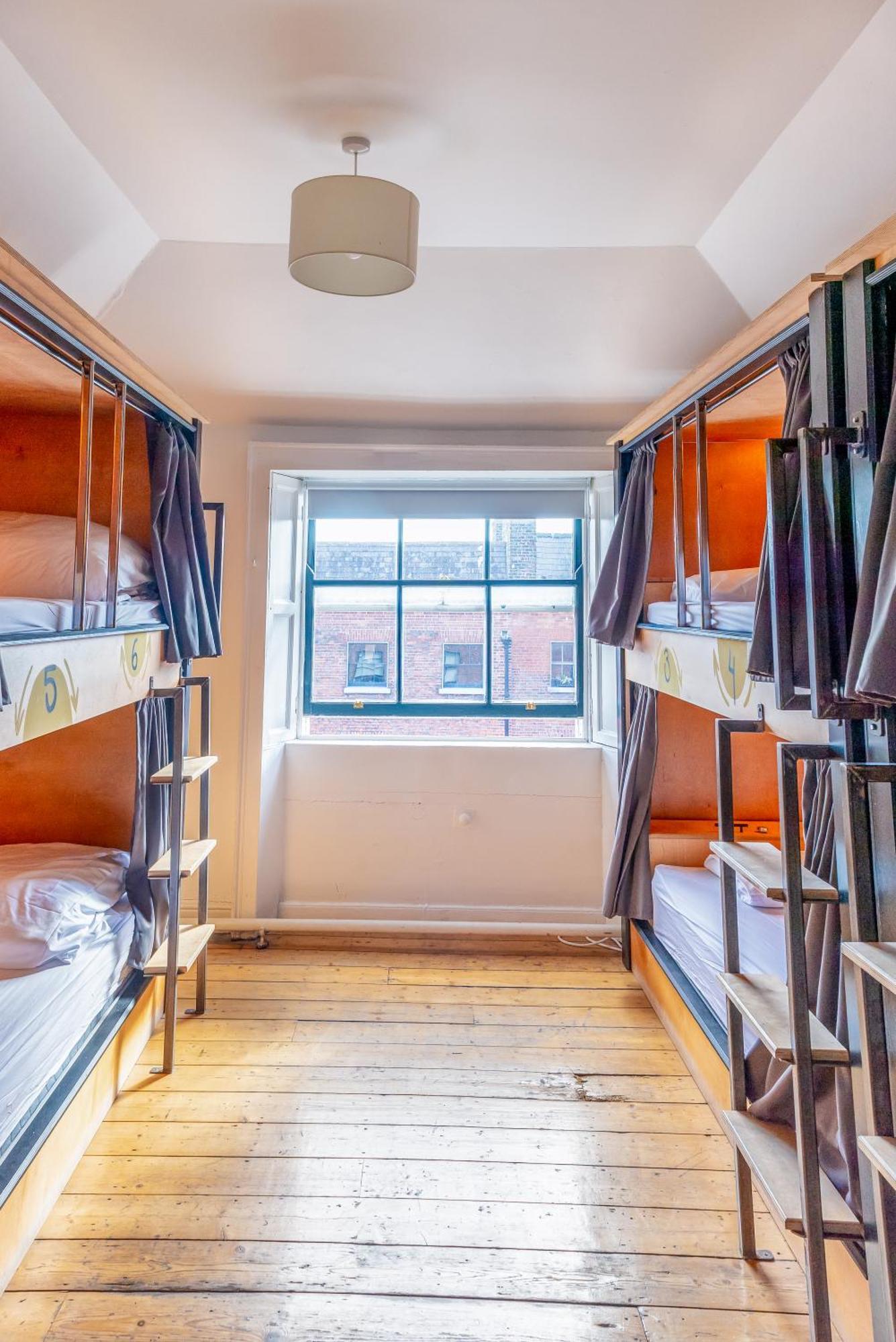 Leevin Hostel George Дъблин Екстериор снимка
