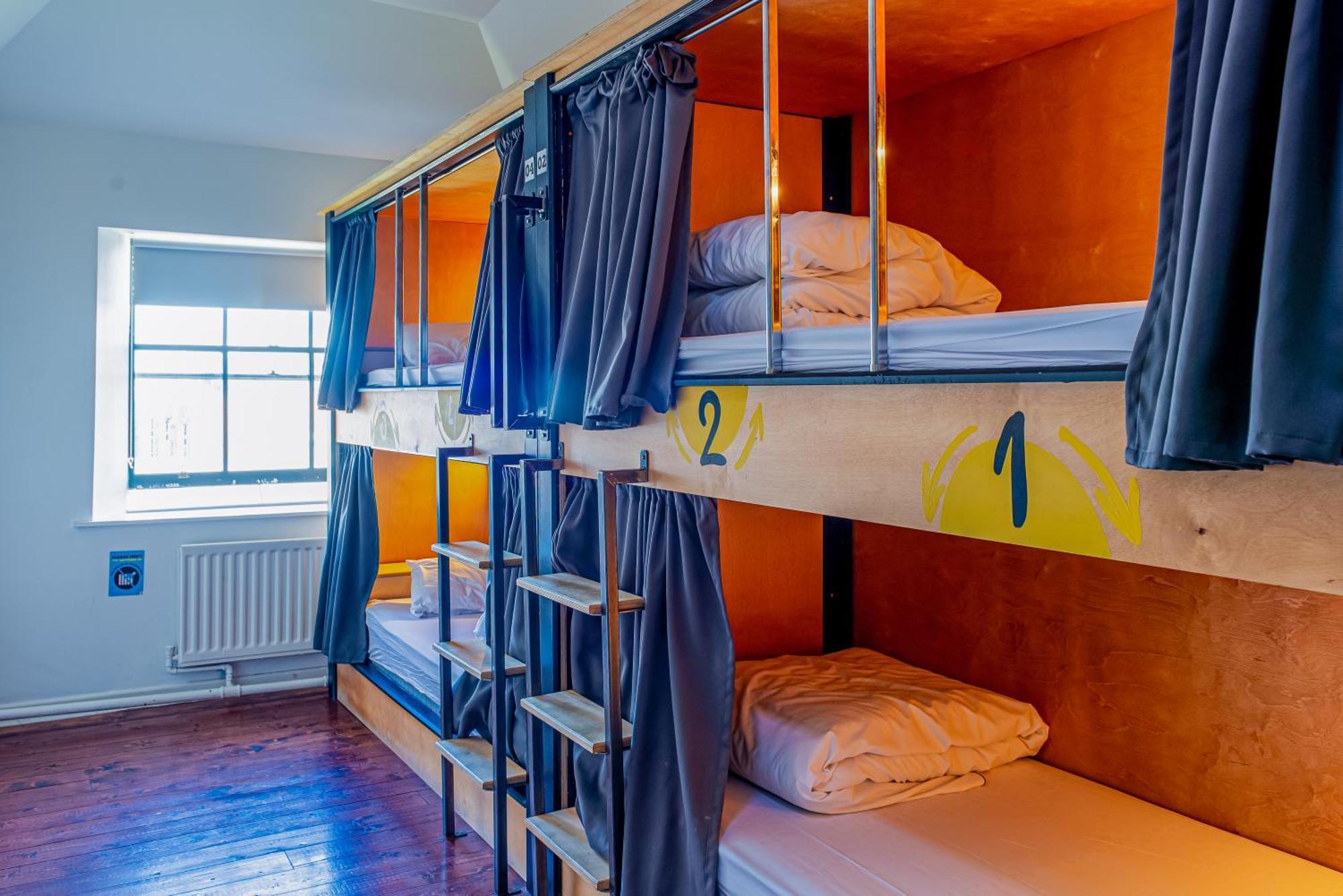 Leevin Hostel George Дъблин Екстериор снимка